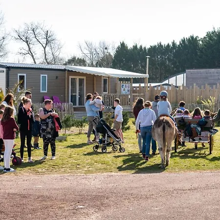 Les Carolins - 4 Etoiles Κάμπινγκ