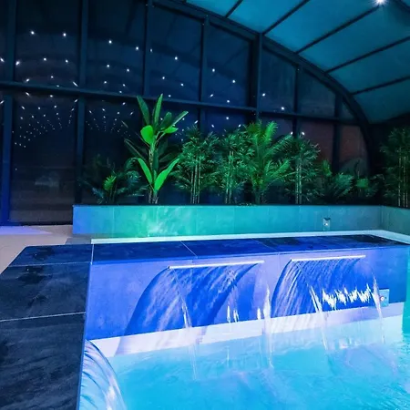 Les Carolins - 4 Etoiles Κάμπινγκ 3*