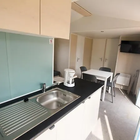 Κάμπινγκ Les Carolins - 4 Etoiles