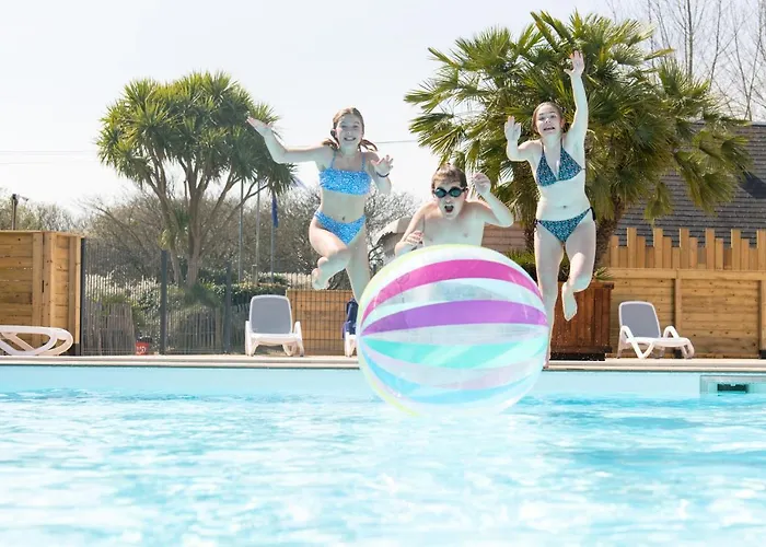 Campingplads Les Carolins - 4 Etoiles Saint-Lo-d'Ourville