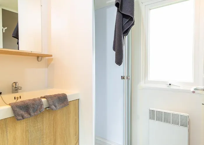 אתר קמפינג Les Carolins - 4 Etoiles 3*