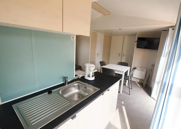 Campingplatz Les Carolins - 4 Etoiles